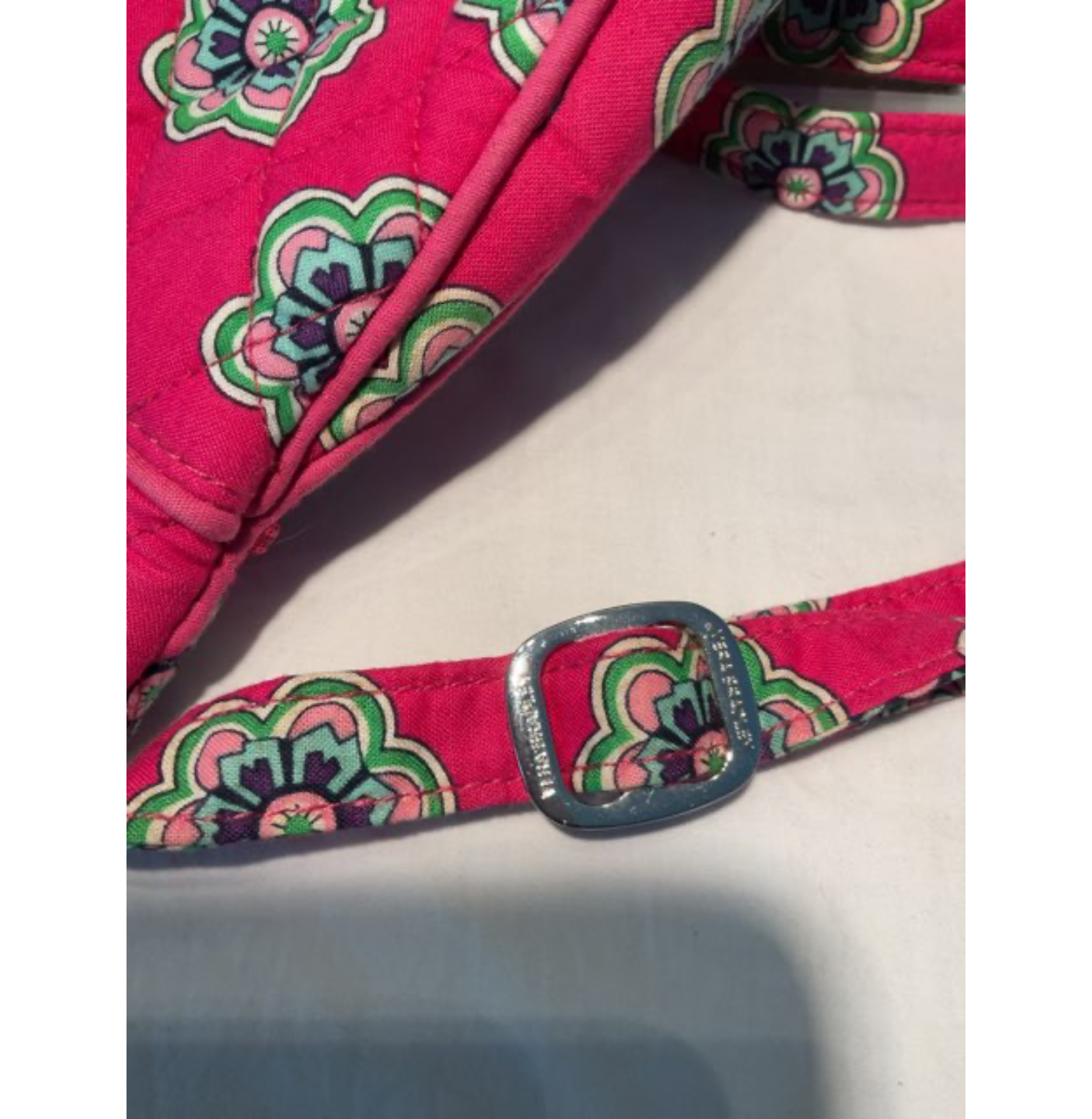 Vera Bradley, Tasker